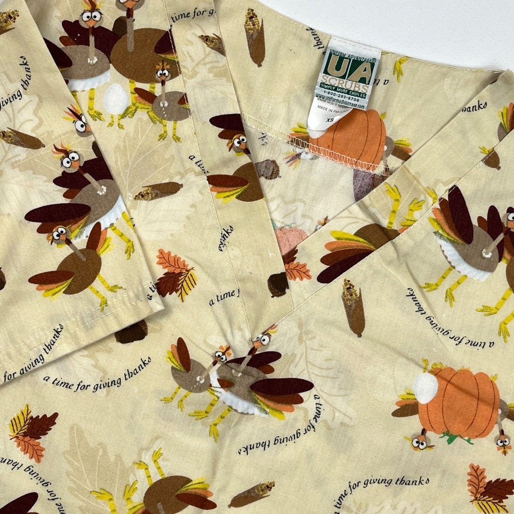 Vintage Thanksgiving Turkey Pumpkin V-Neck Scrub Top XS Tan Fall Autumn Holiday